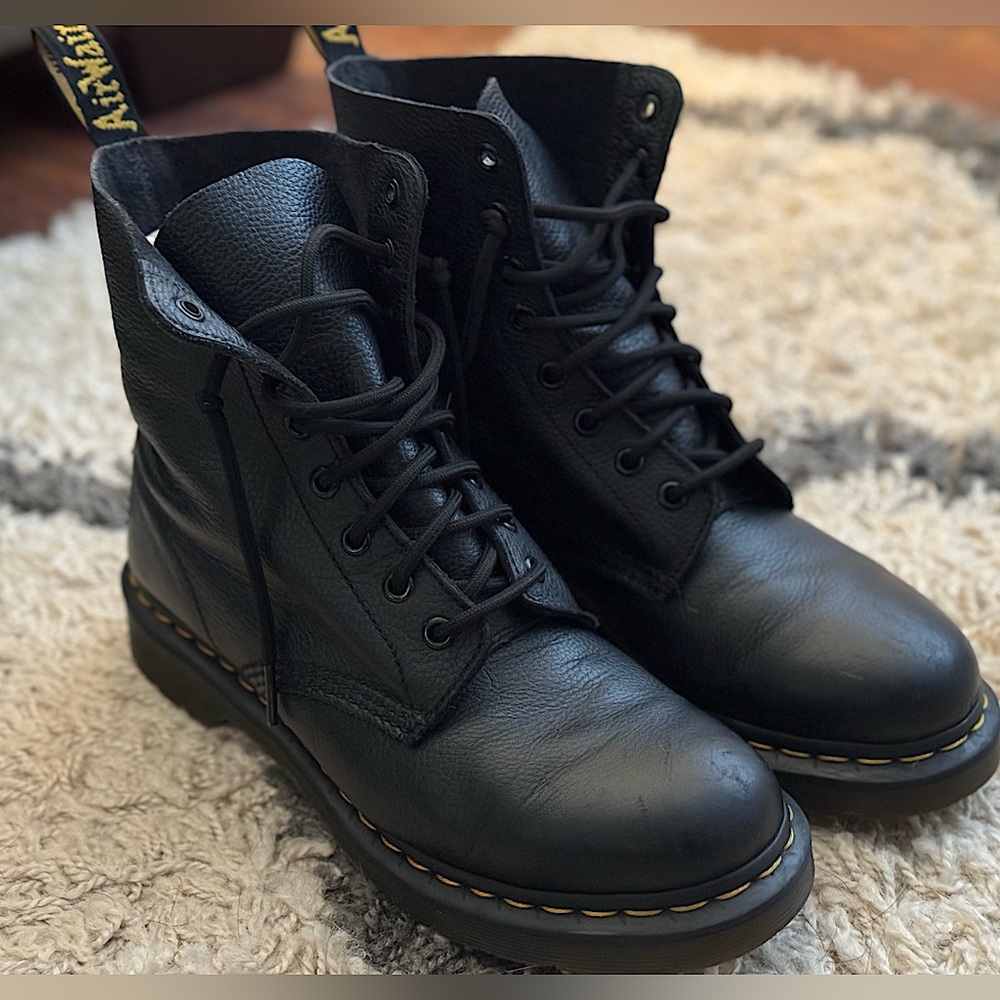 Dr Martens 1460 Women’s Smooth Leather Lace Up Boot